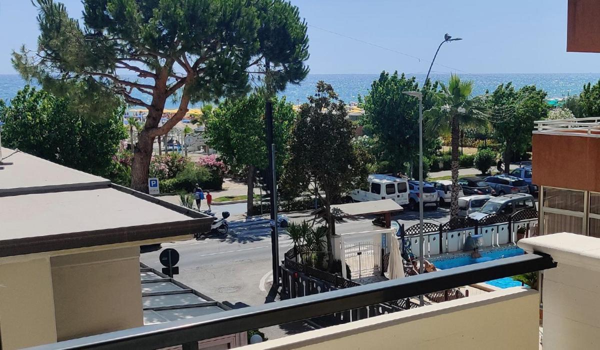Residence Riviera Alba Adriatica Kültér fotó